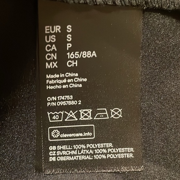 H&M Puff-sleeved dress with cut out section at the back with lace-up ties - Picture 8 of 8